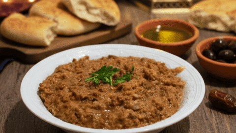 طريقة عمل الفول المدمس المثالي وسر تحويجة الفول الرهيبة