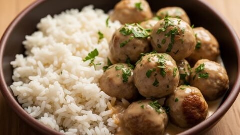 طريقة كرات اللحم السويدية (مثل ايكيا) بصوص الزبدة والكريمة الغني